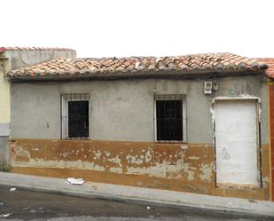 Vista exterior de Casa o xalet en venda en Puertollano amb Calefacció i Terrassa