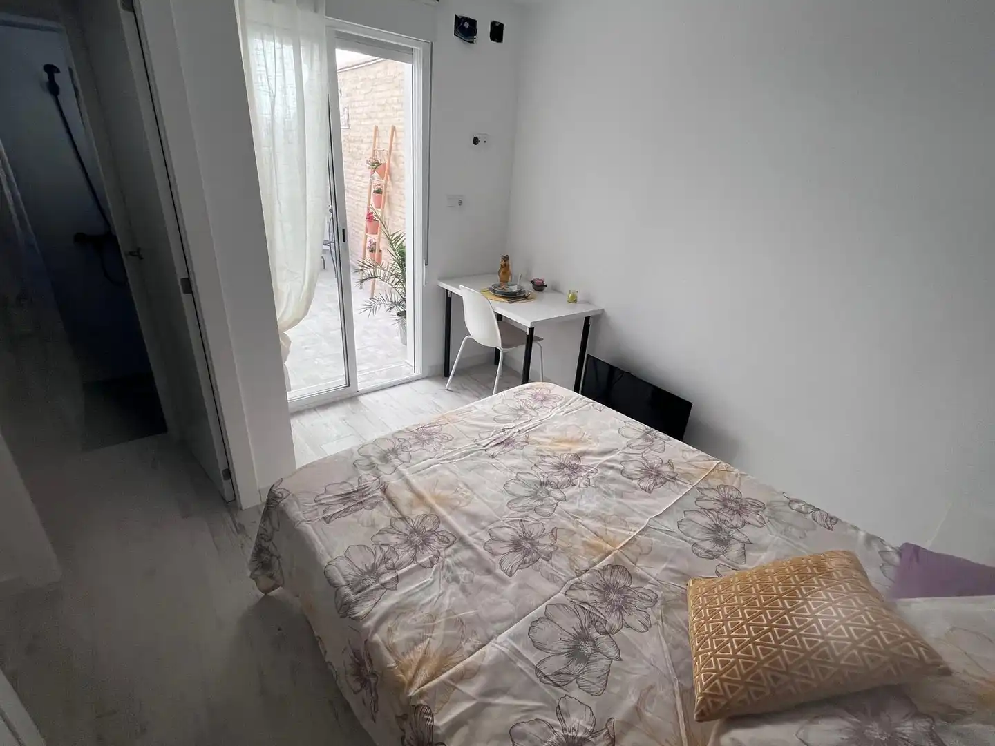 Bedroom of Houses for share in Torrent  with Terrace, Furnished and Washing machine