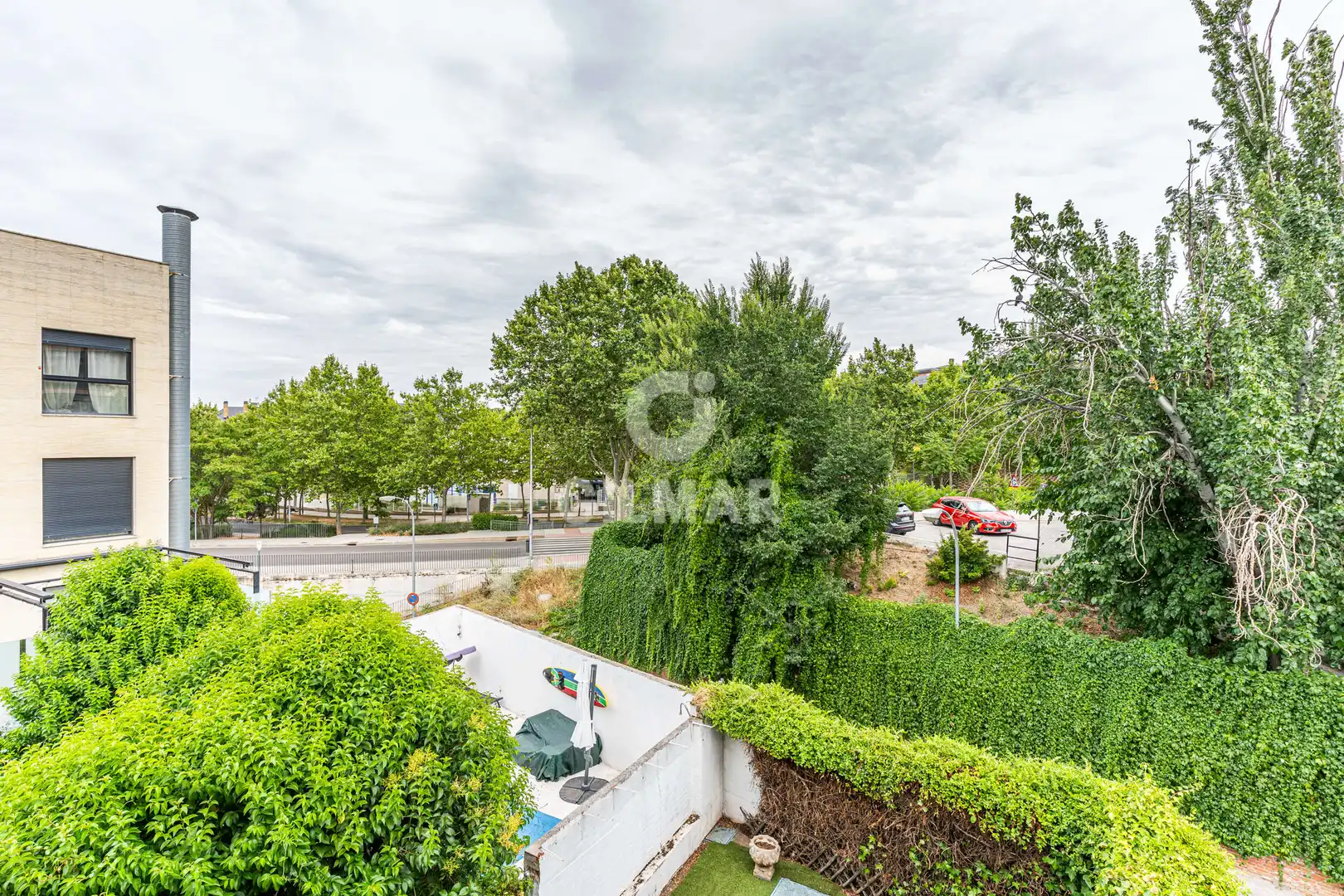 Vista exterior de Casa adosada en venta en Pozuelo de Alarcón con Calefacción, Jardín privado y Piscina