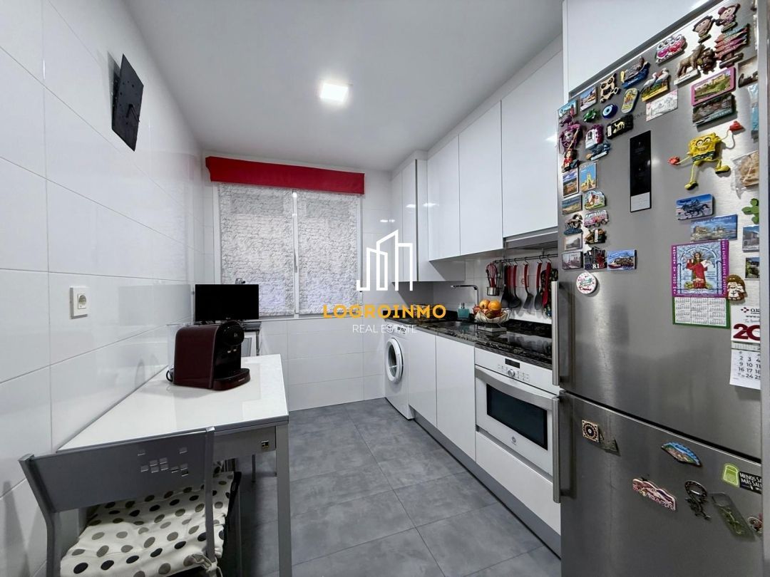 Kitchen of Flat for sale in  Logroño  with Air Conditioner, Heating and Terrace