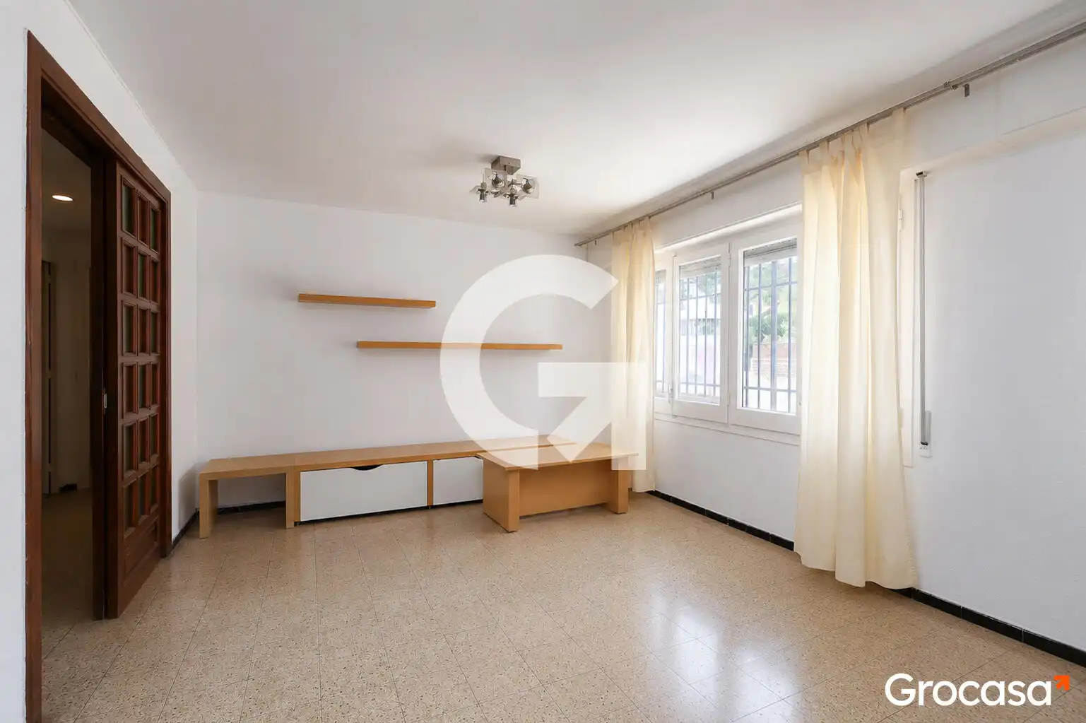 Sala d'estar de Pis en venda en Barcelona amb Forn, Rentadora i TV