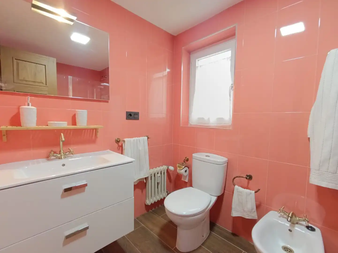 Baño de Piso de alquiler en Oviedo  con Calefacción y Trastero