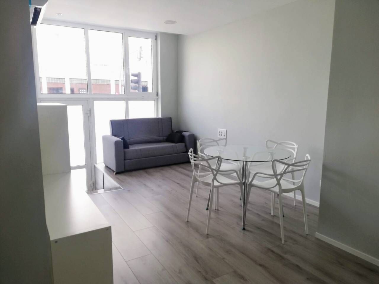 Sala d'estar de Apartament en venda en Burgos Capital amb Calefacció, Parquet i Moblat
