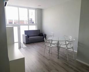 Sala d'estar de Apartament en venda en Burgos Capital amb Calefacció, Parquet i Moblat