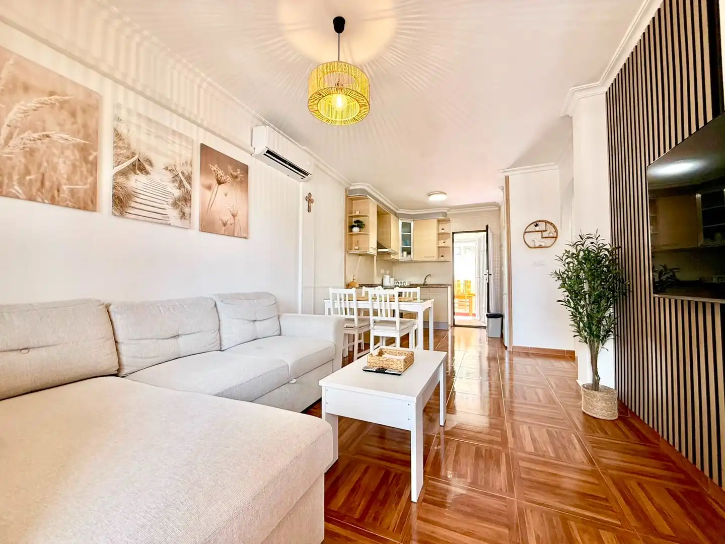 Sala de estar de Casa o chalet de alquiler en Torrevieja con Aire acondicionado, Amueblado y Horno
