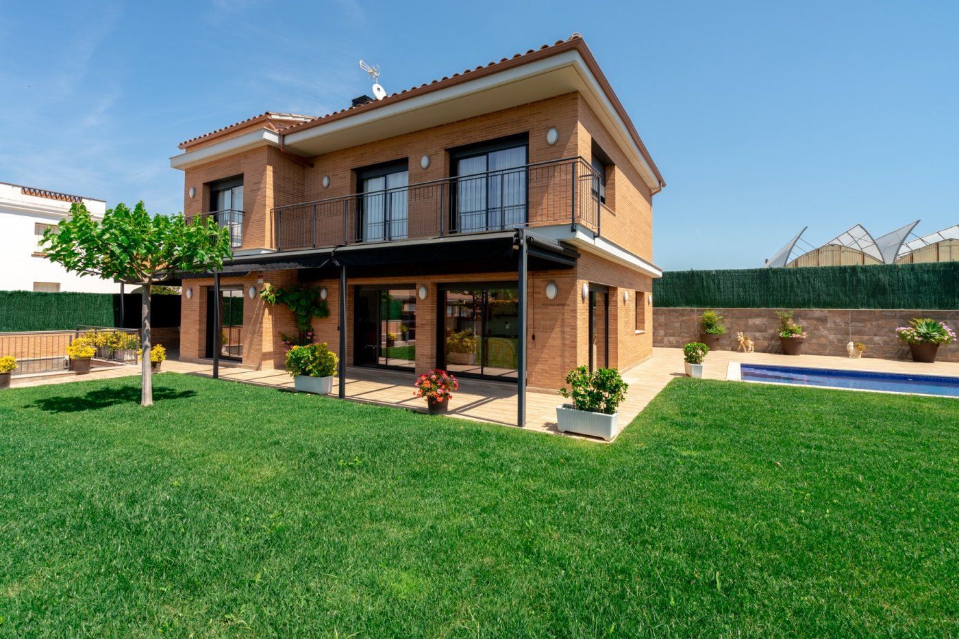 Vista exterior de Casa o xalet en venda en Cabrera de Mar amb Calefacció, Jardí privat i Terrassa