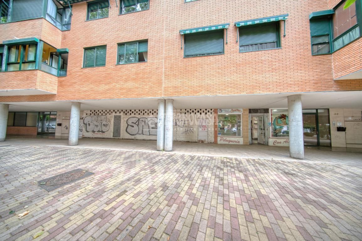 Vista exterior de Local en venta en Valladolid Capital