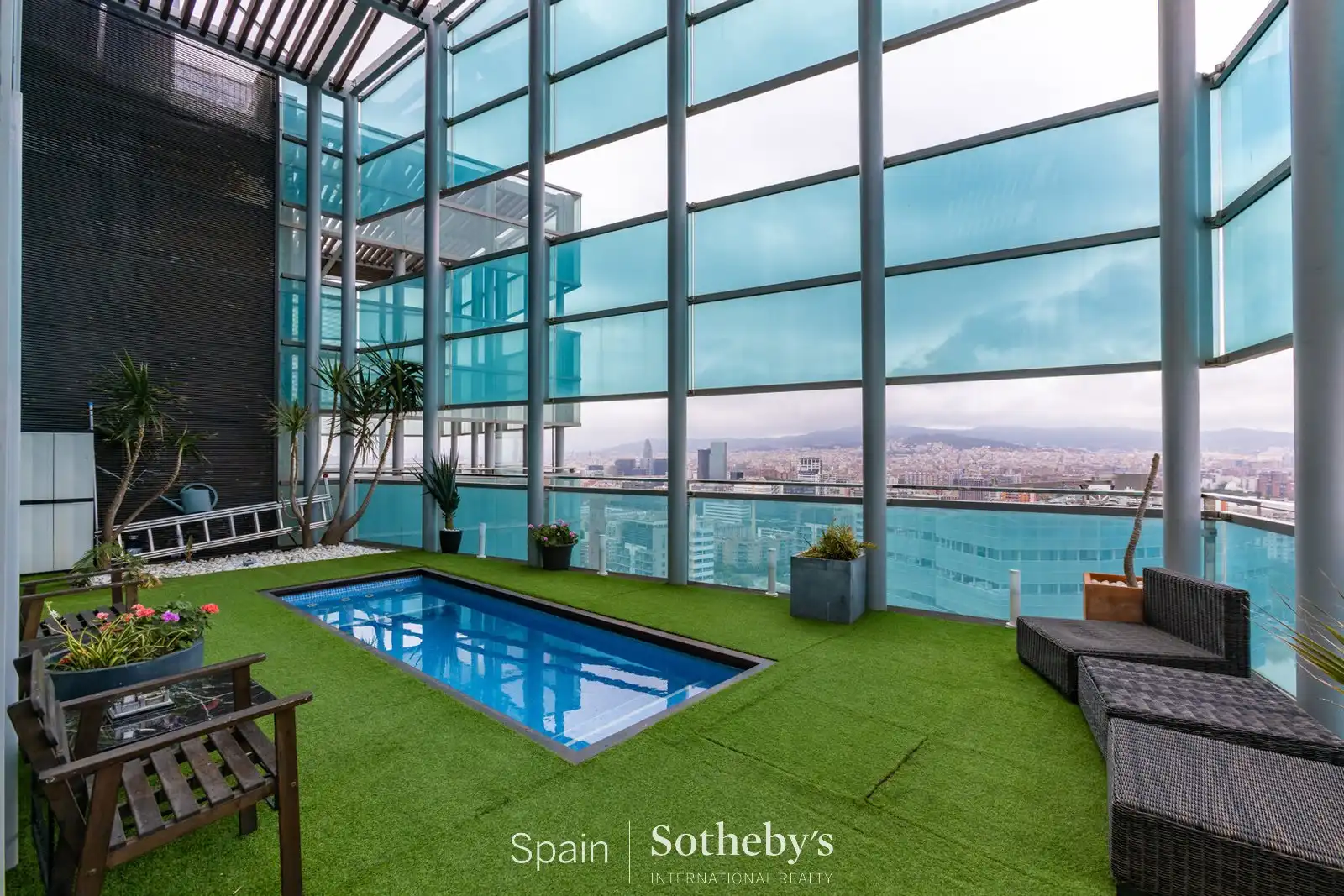 Piscina de Ático en venta en Barcelona con Aire acondicionado, Calefacción y Trastero