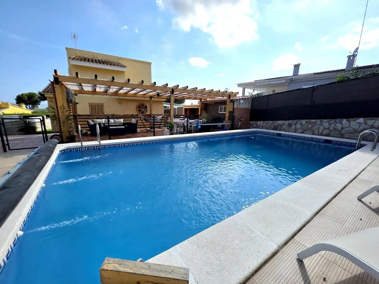 Piscina de Casa o xalet en venda en Benicasim / Benicàssim amb Aire condicionat, Calefacció i Jardí privat