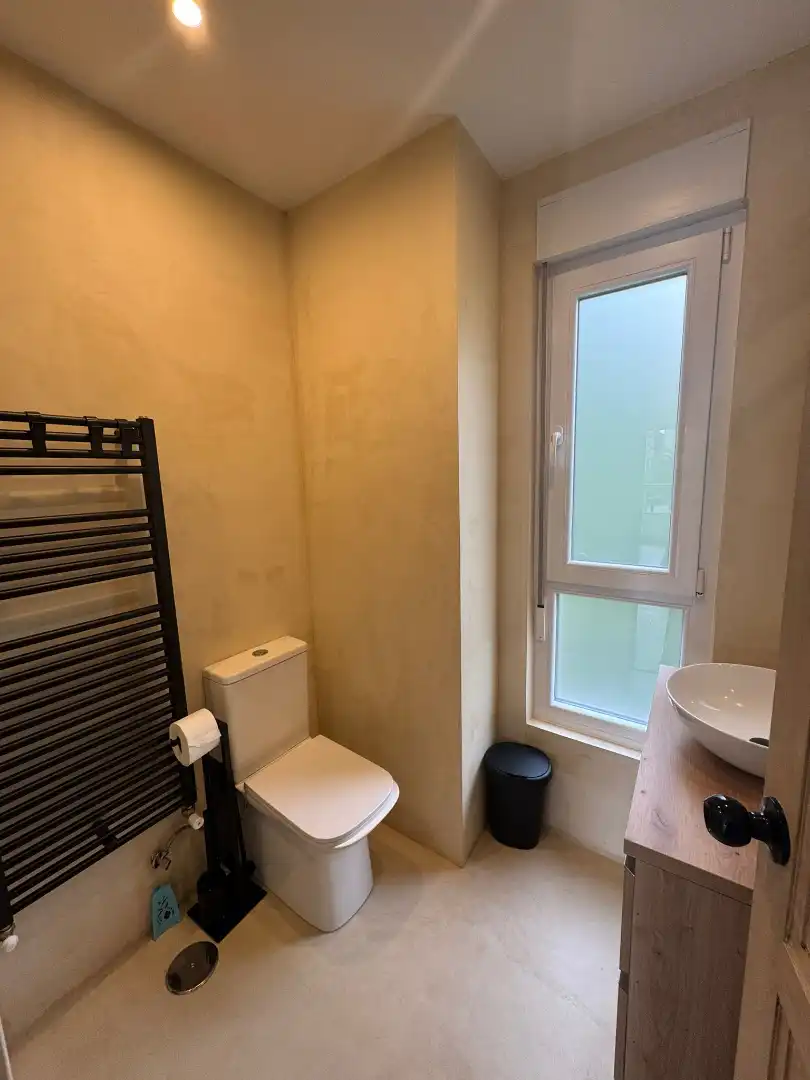 Badezimmer von Wohnung zur Miete in Santander mit Klimaanlage, Heizung und Parkett