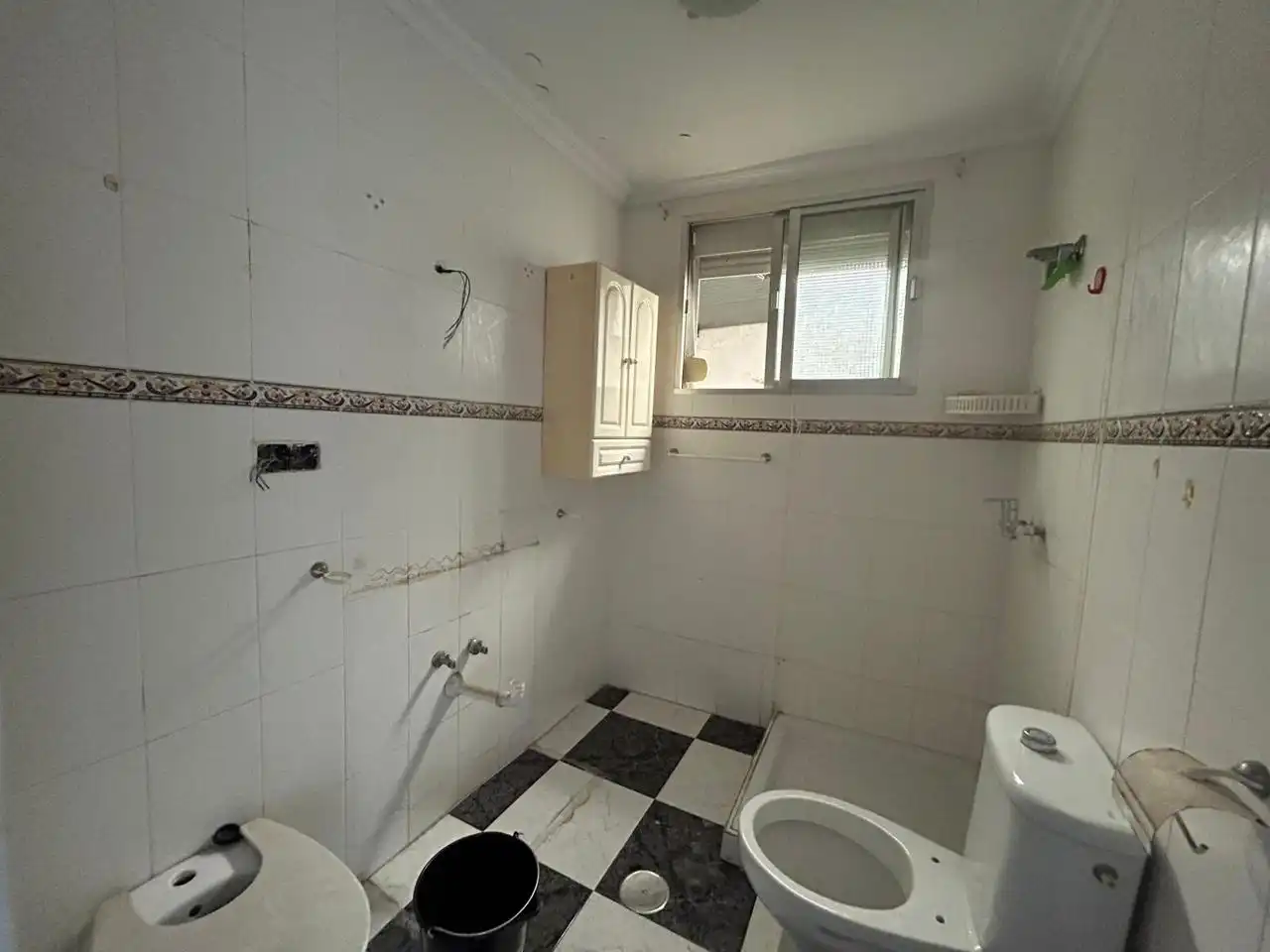 Bathroom of Houses for sale in Utrera