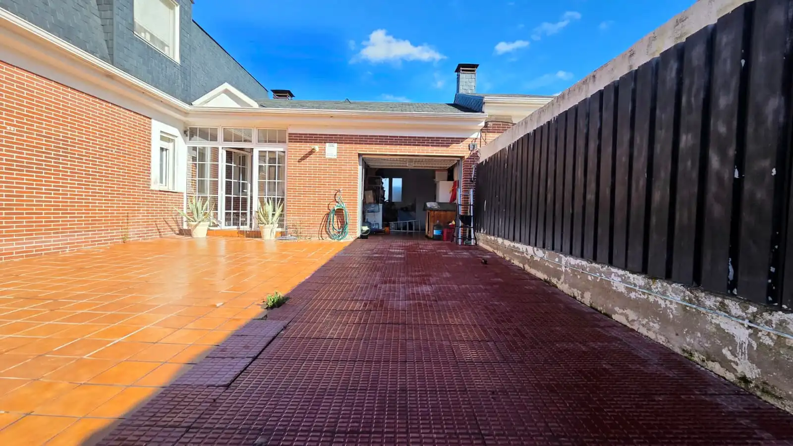 Vista exterior de Casa adosada en venta en Illescas con Aire acondicionado, Calefacción y Jardín privado