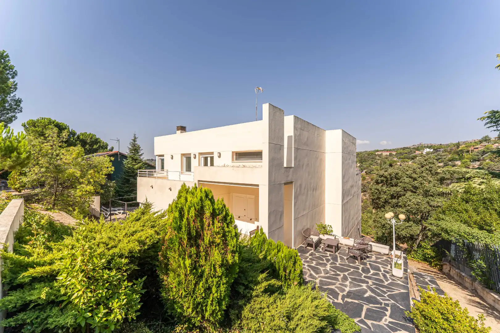 Vista exterior de Casa o xalet en venda en Torrelodones amb Calefacció, Jardí privat i Parquet