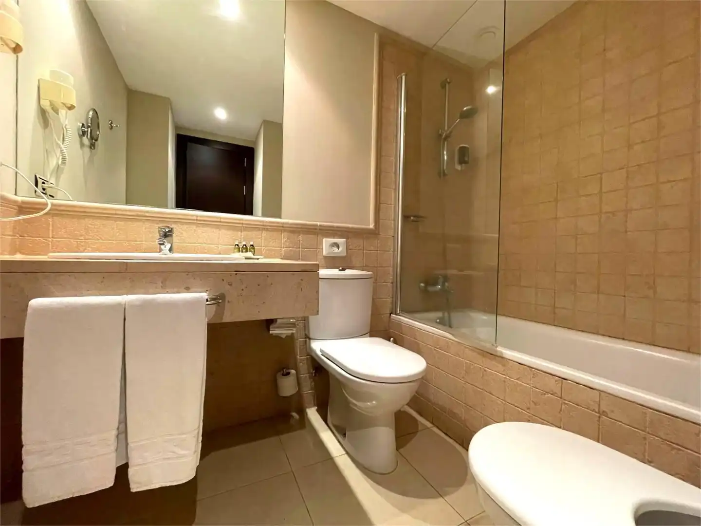 Badezimmer von Wohnungen zum Verkauf in Cartaya mit Klimaanlage, Heizung und Terrasse