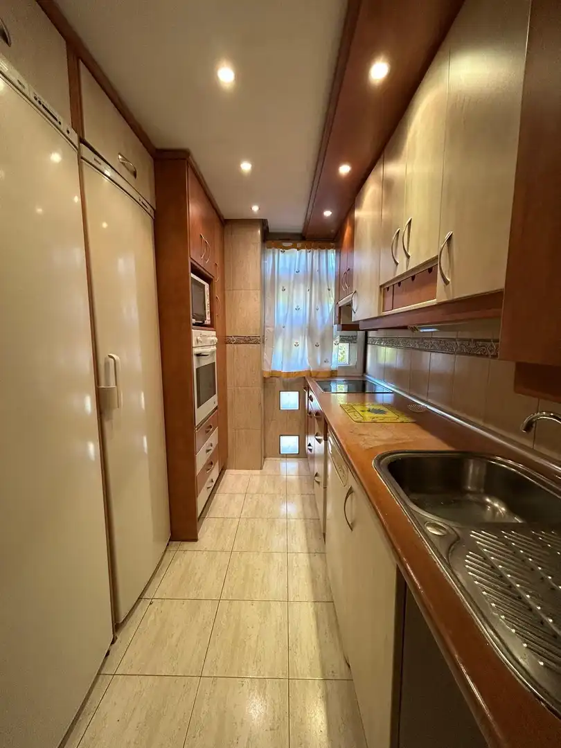 Flat for sale in Avenida FELICIDAD, Los Rosales