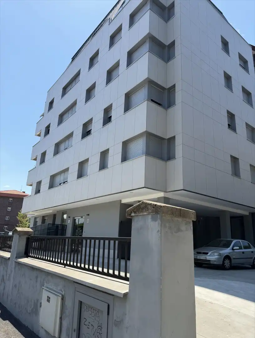 Vista exterior de Garaje en venta en Avilés
