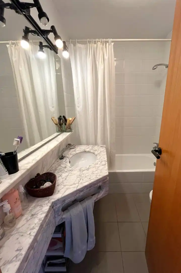 Badezimmer von Dachboden zum Verkauf in Palamós mit Terrasse und Möbliert