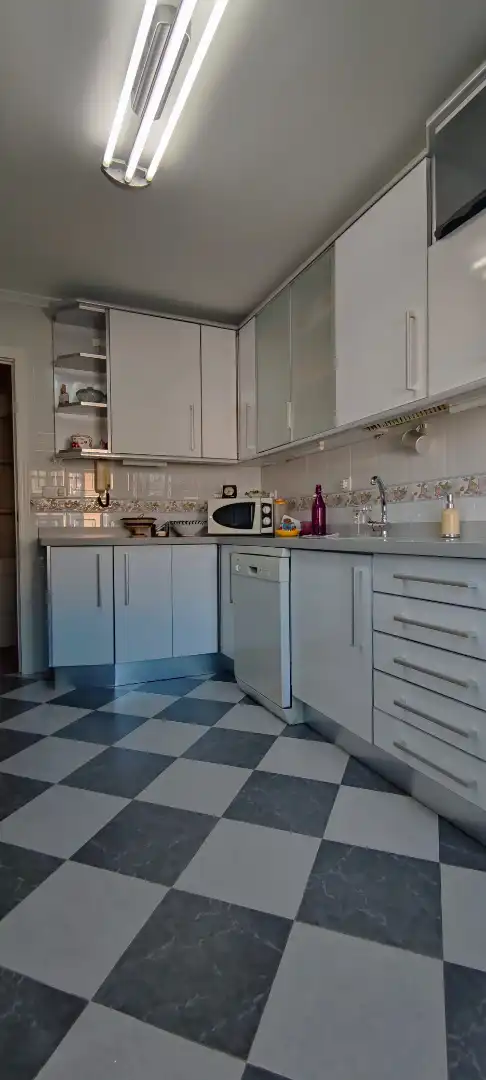 Cuina de Pis en venda en Sevilla amb Aire condicionat, Terrassa i Forn