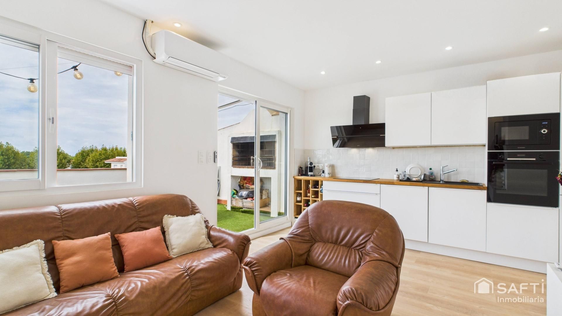 Living room of Attic for sale in Empuriabrava  with Heating