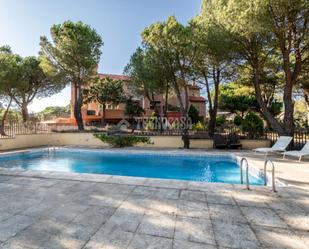 Swimming pool of House or chalet for sale in Torrelodones  with Air Conditioner, Heating and Private garden