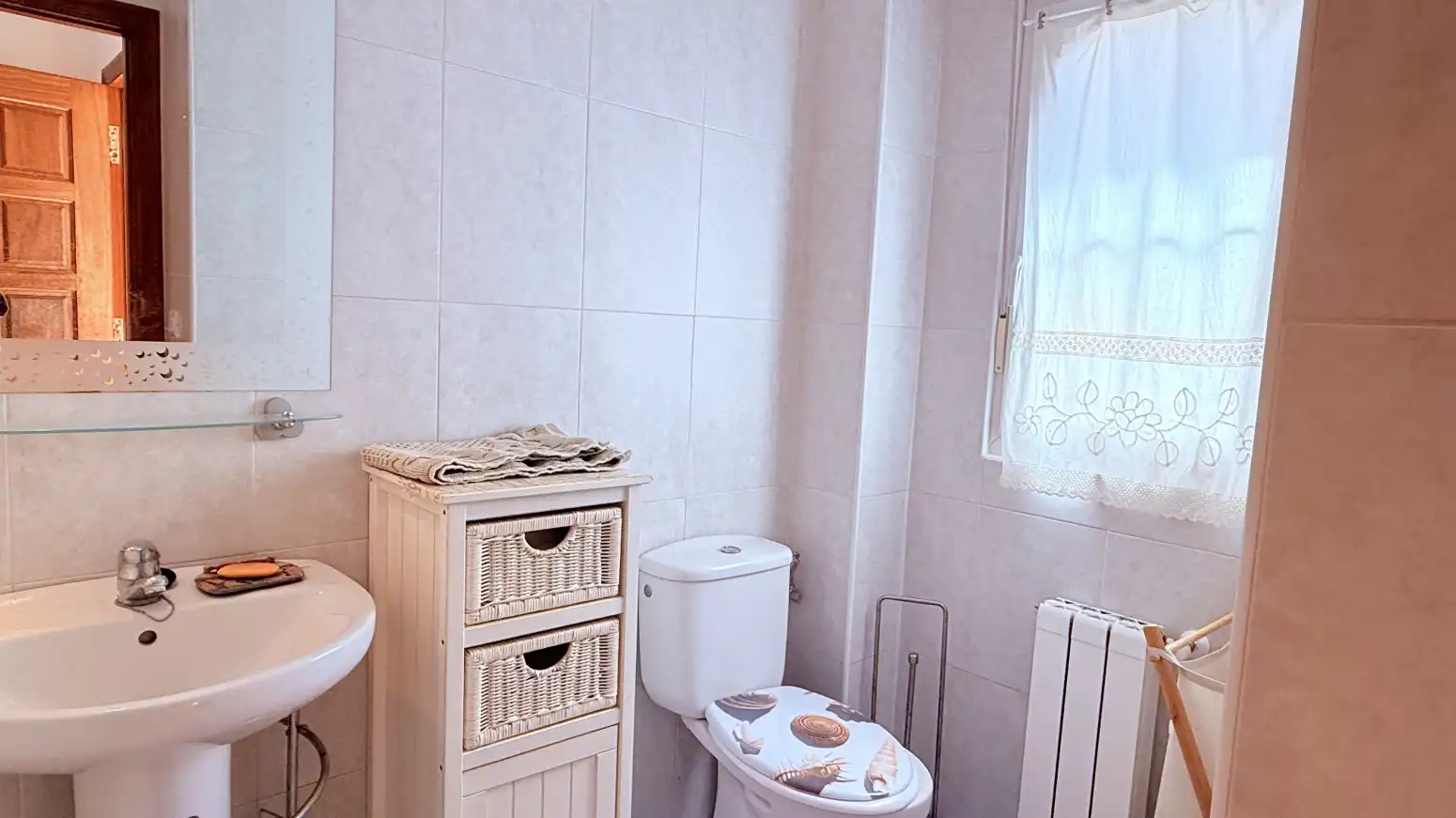 Baño de Casa adosada en venta en Alfoz de Lloredo con Calefacción, Jardín privado y Terraza