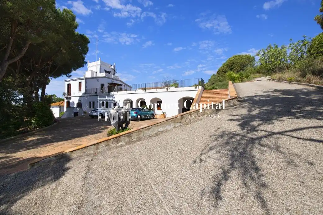 Außenansicht von Country house zum Verkauf in Sant Andreu de Llavaneres mit Privatgarten, Terrasse und Schwimmbad