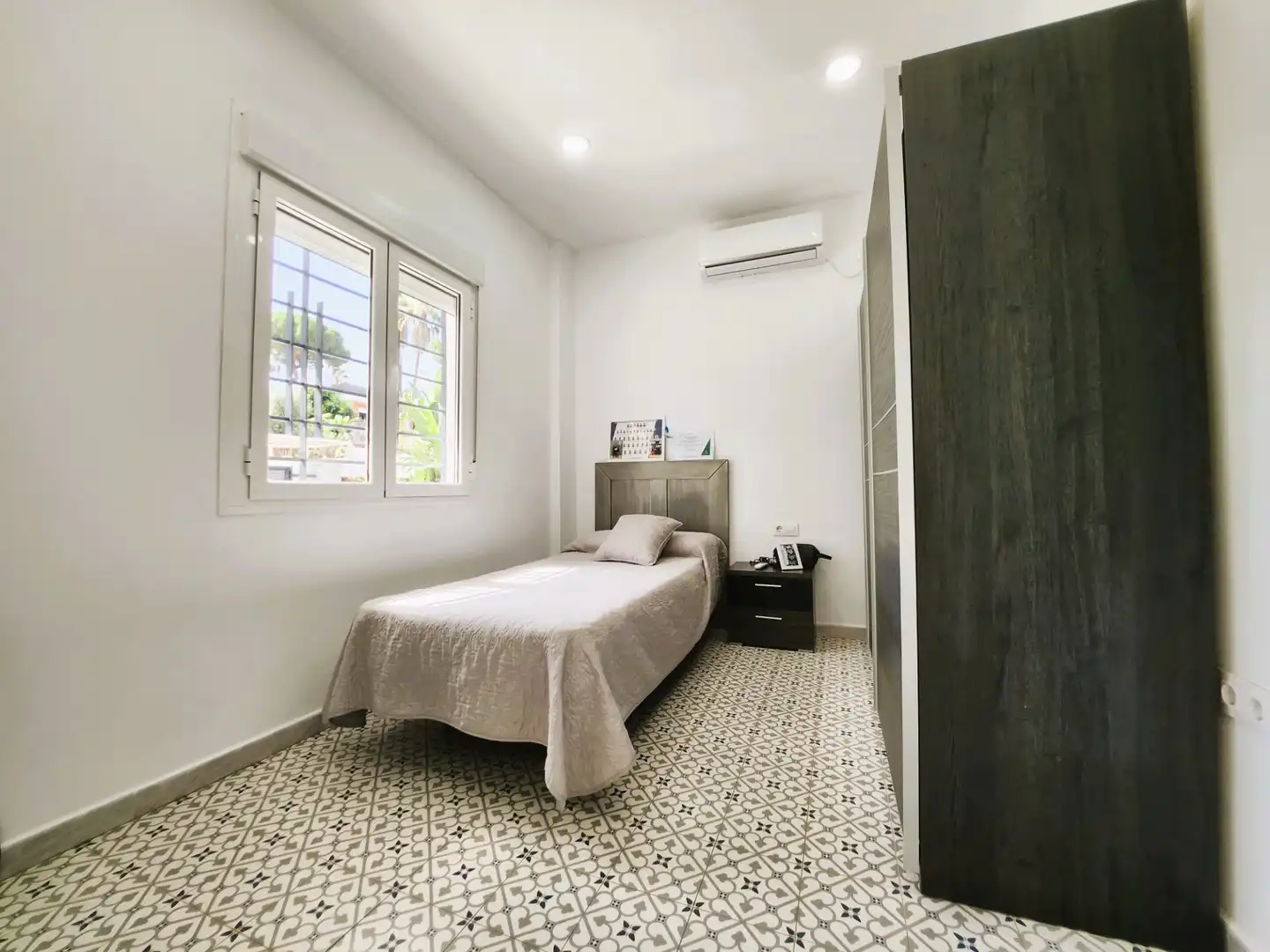 Habitación de Casa o chalet en venta en Alcalá de Guadaira con Aire acondicionado, Calefacción y Jardín privado