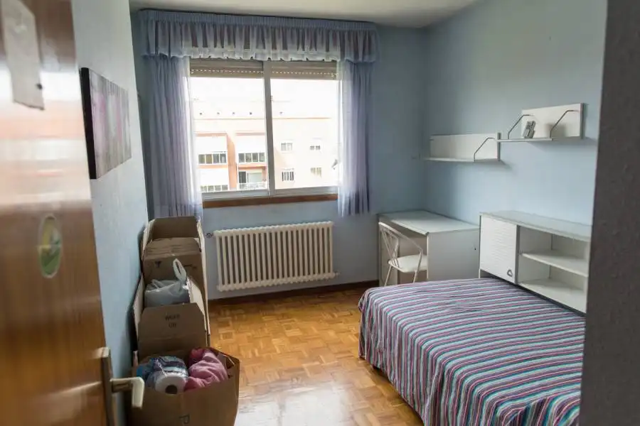 Habitación de Piso en venta en  Pamplona / Iruña con Calefacción, Parquet y Amueblado