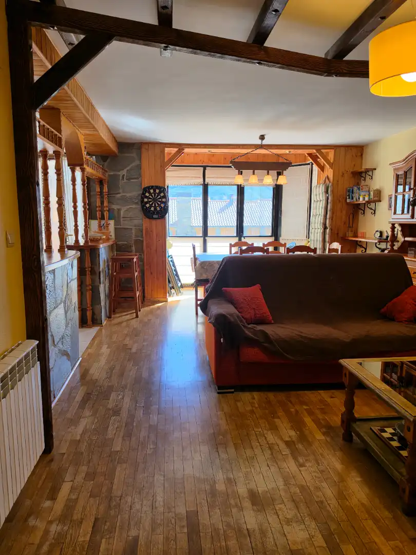 Wohnzimmer von Wohnungen zur Miete in Biescas mit Klimaanlage, Heizung und Parkett