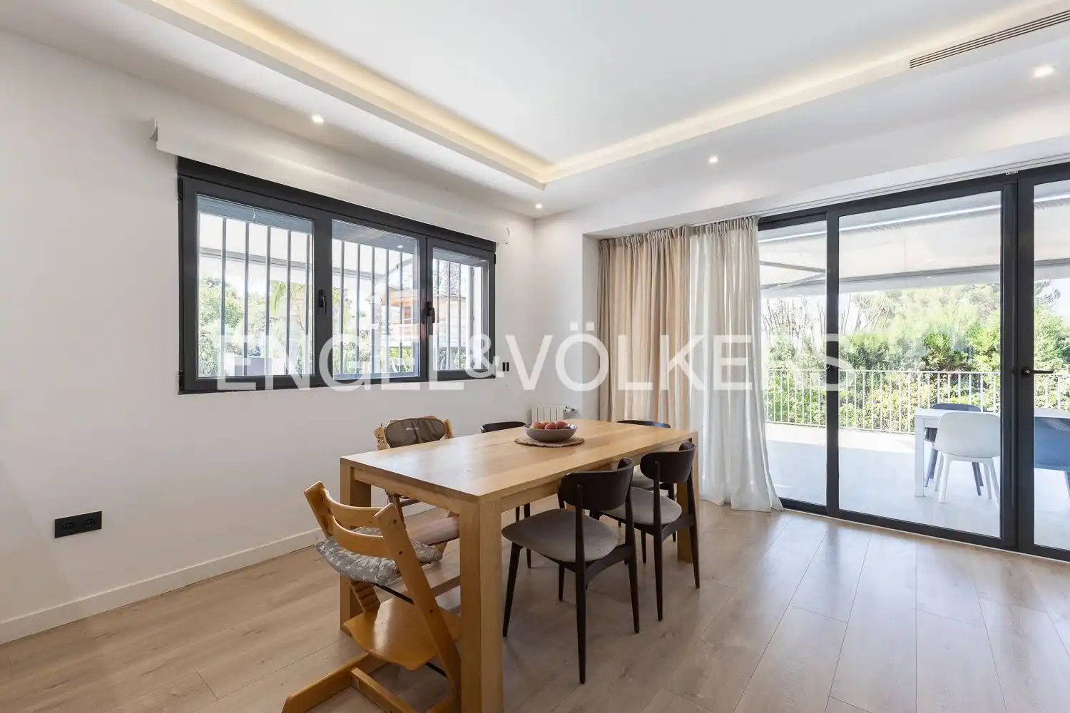 Comedor de Casa o chalet en venta en Torrent con Aire acondicionado, Calefacción y Jardín privado