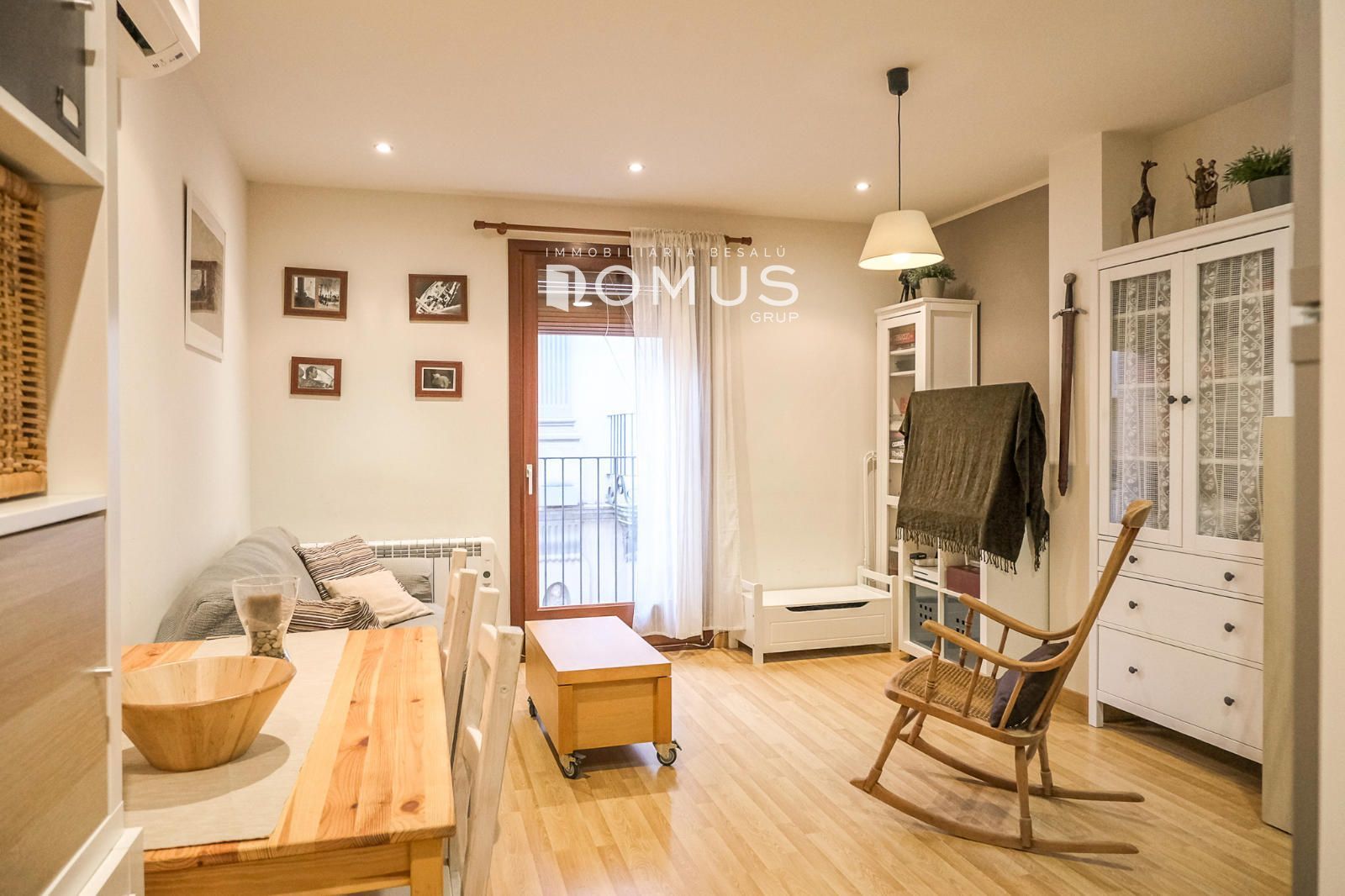 Living room of Flat for sale in Besalú  with Air Conditioner and Heating