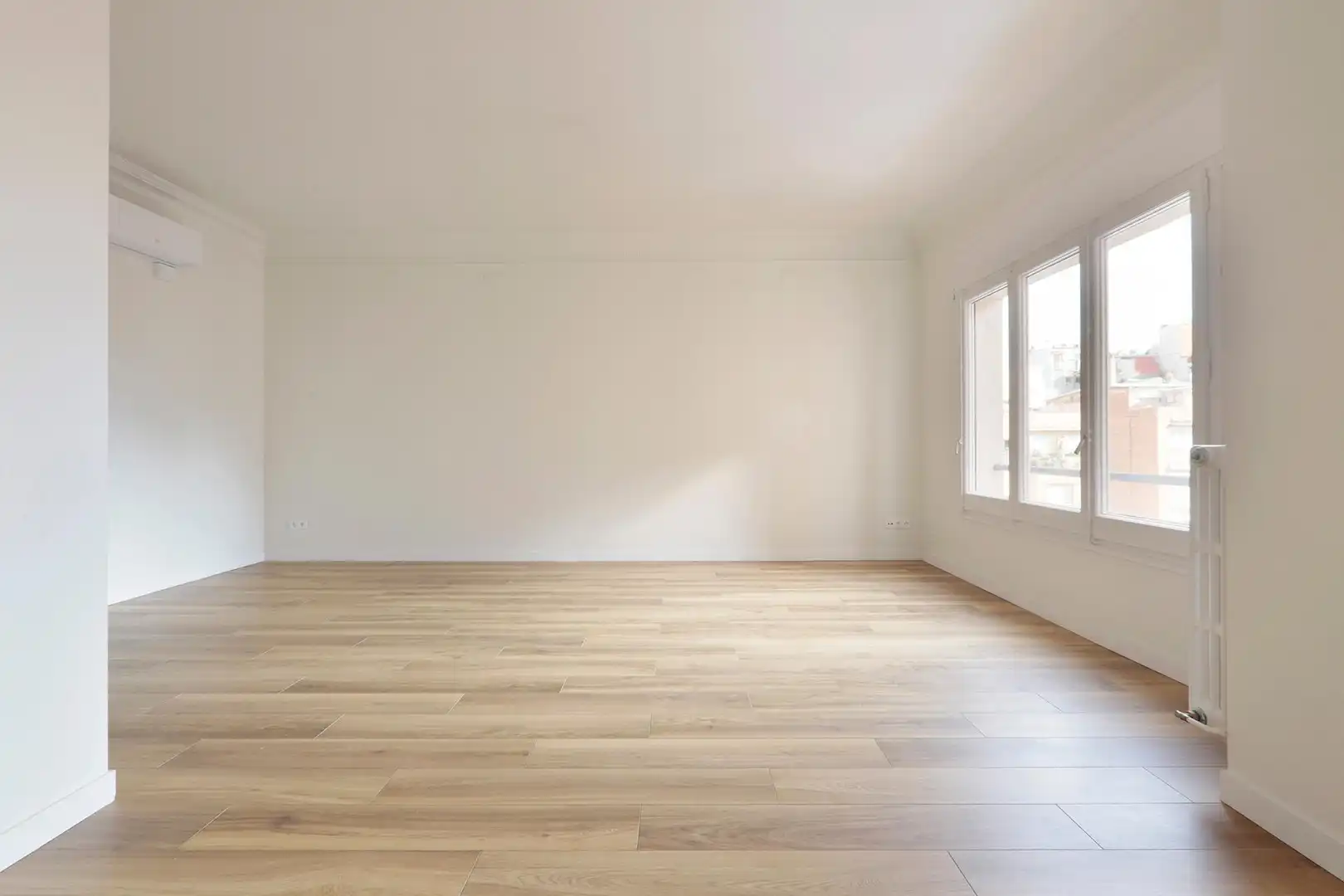 Living room of Flat for rent in Barcelona  with Air Conditioner, Heating and Parquet flooring