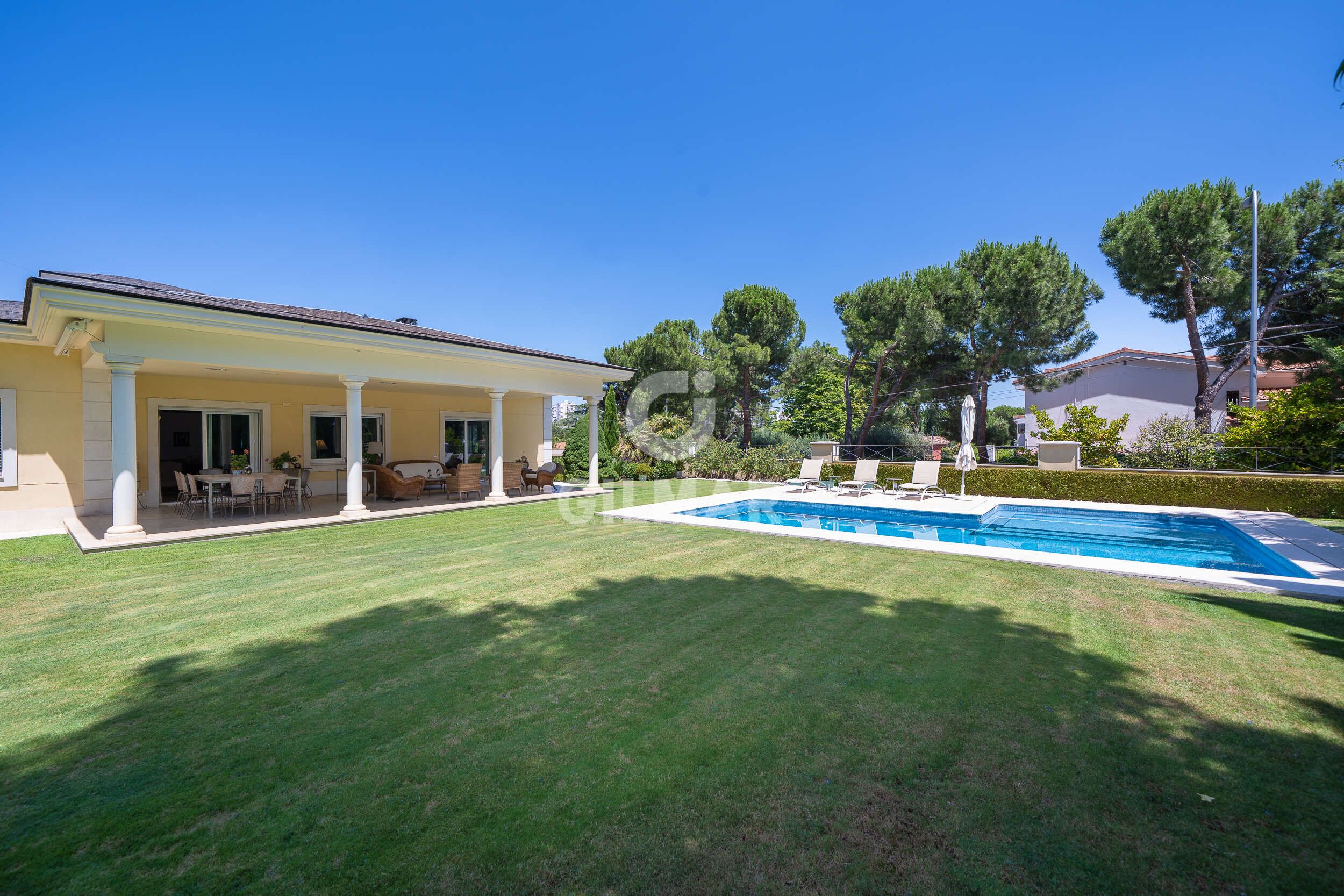 Jardí de Casa o xalet en venda en  Madrid Capital amb Calefacció, Jardí privat i Piscina