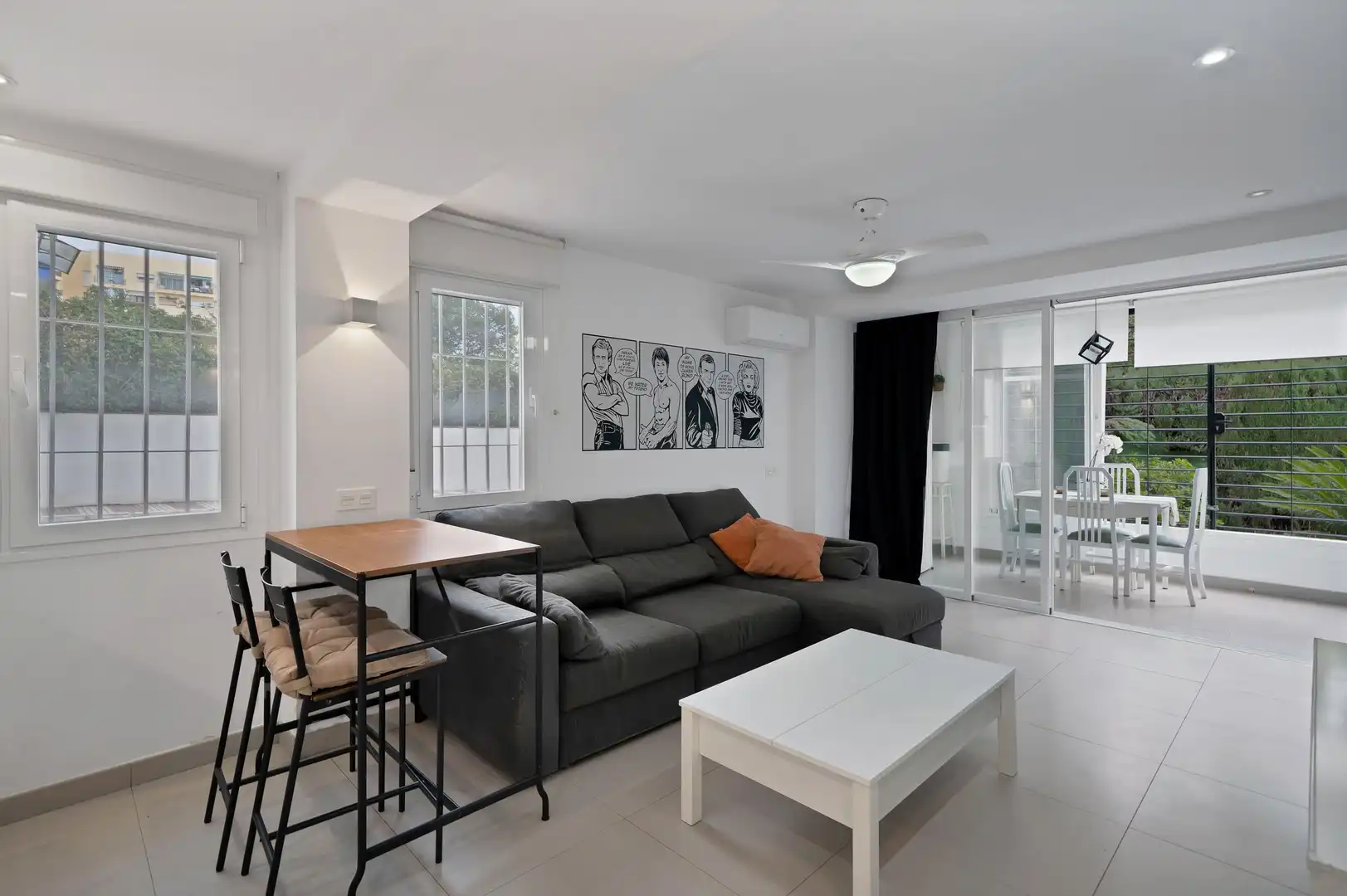 Sala d'estar de Apartament en venda en Marbella amb Aire condicionat