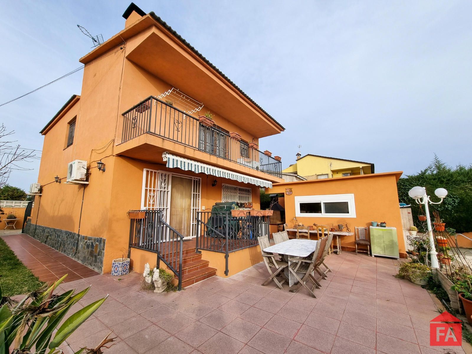 Exterior view of House or chalet for sale in El Vendrell  with Air Conditioner, Heating and Terrace