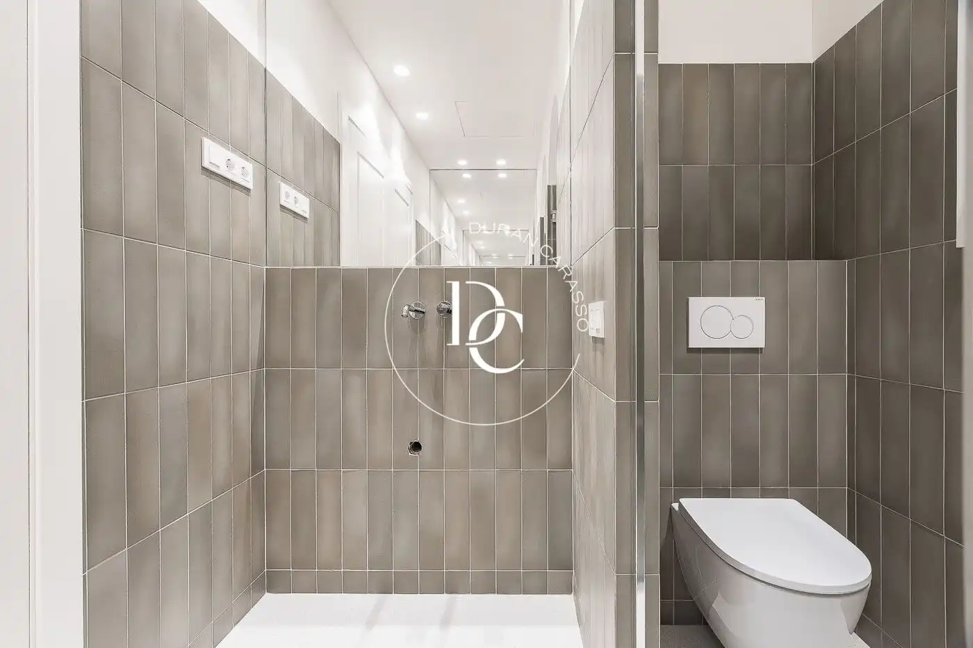 Badezimmer von Wohnung zum Verkauf in Barcelona mit Klimaanlage, Heizung und Terrasse