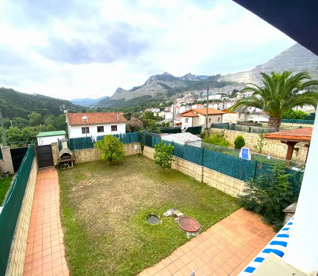 Vista exterior de Casa o chalet en venta en Castro-Urdiales con Calefacción y Piscina comunitaria