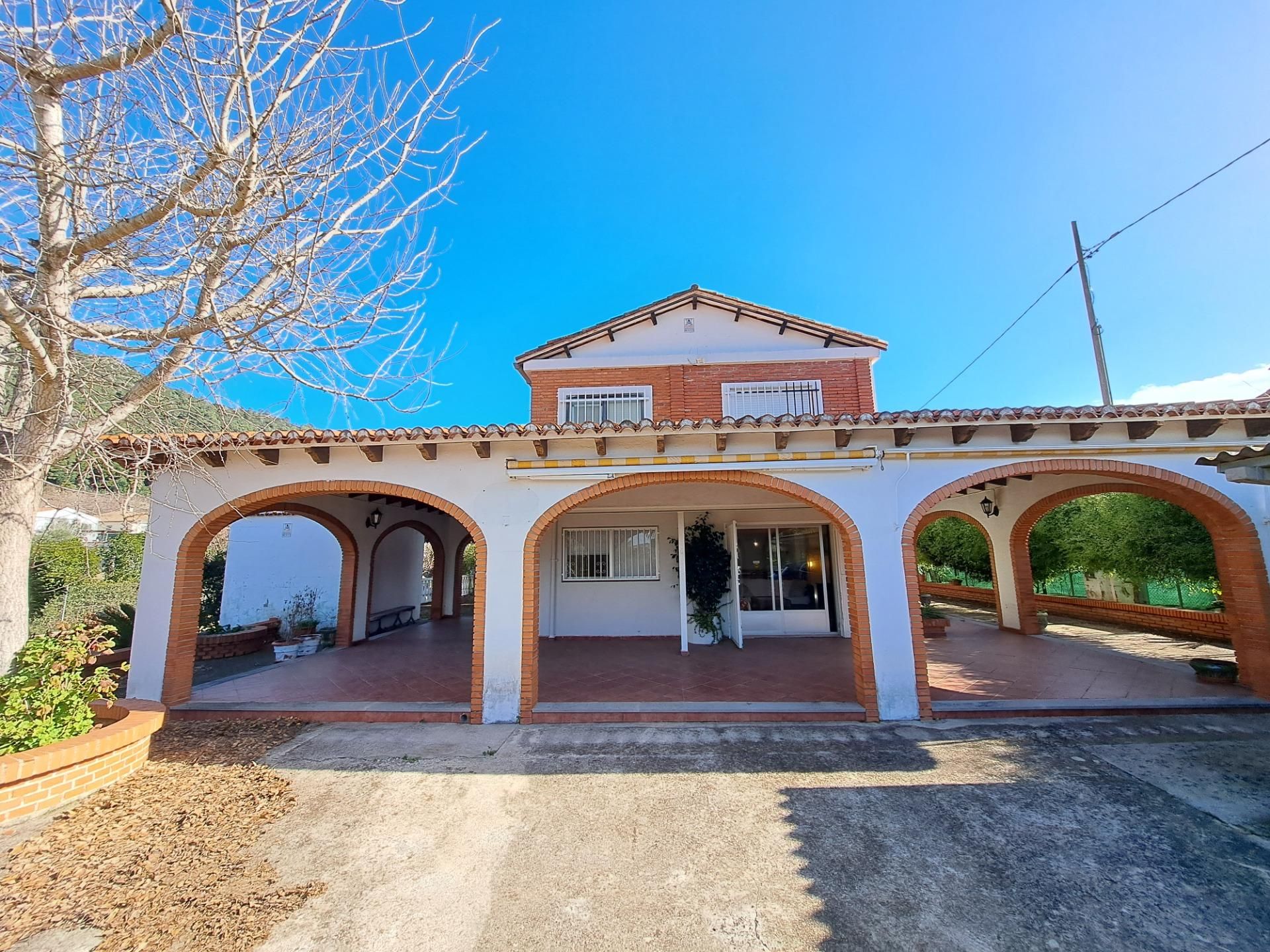 Vista exterior de Casa o xalet en venda en Alzira amb Piscina comunitària