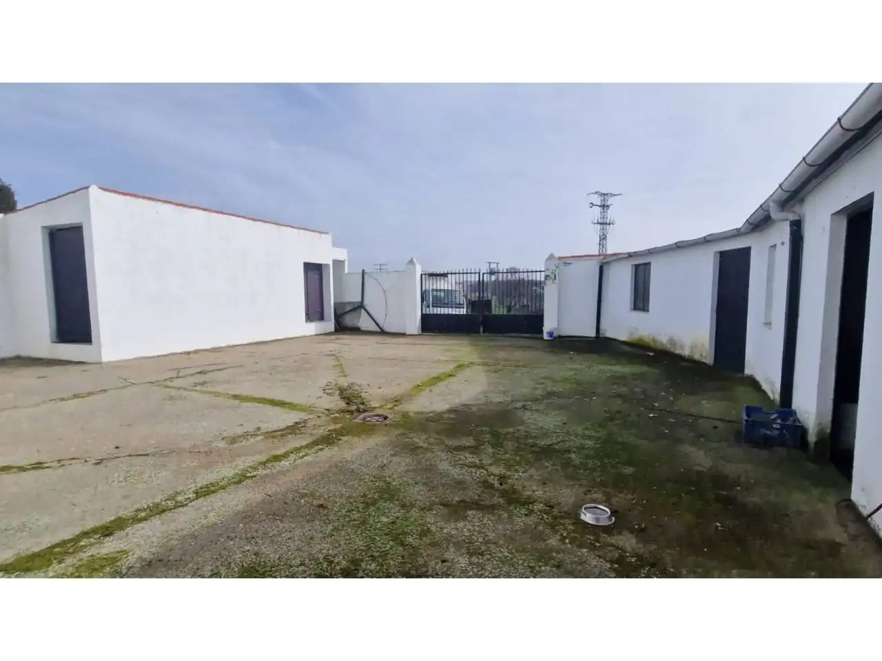 Vista exterior de Nau industrial en venda en Ciudad Rodrigo amb Calefacció i Alarma