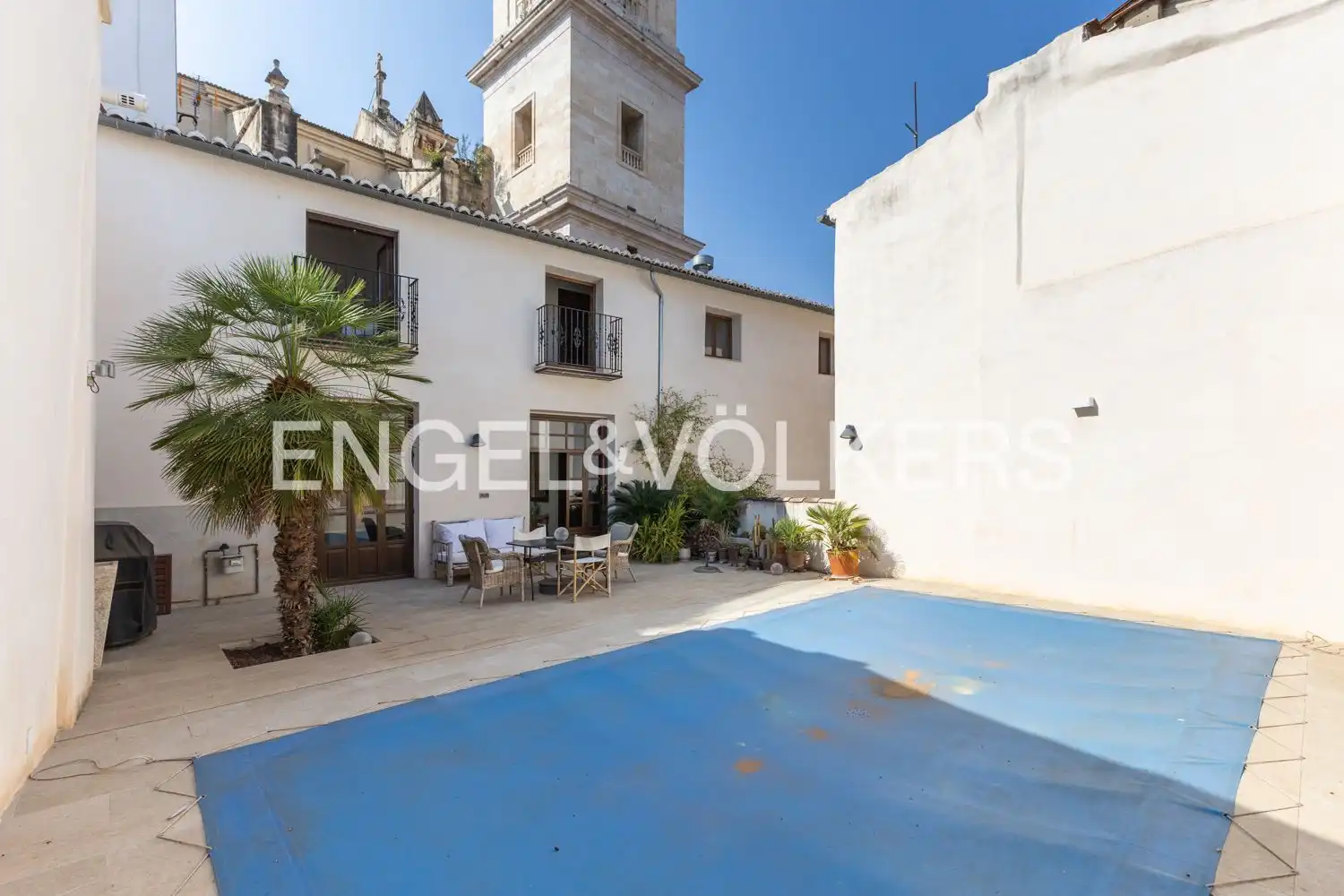 Vista exterior de Casa adosada en venda en Xàtiva amb Calefacció, Terrassa i Piscina