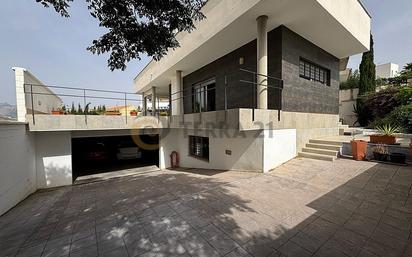 Vista exterior de Casa o xalet en venda en La Guardia de Jaén amb Aire condicionat, Jardí privat i Terrassa