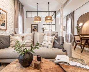 Sala d'estar de Apartament de lloguer en  Madrid Capital amb Aire condicionat, Calefacció i Moblat