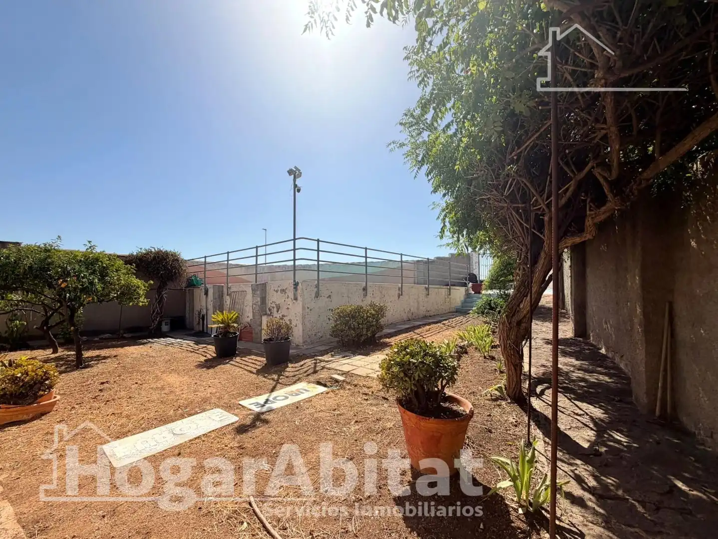 Vista exterior de Casa o xalet en venda en Benaguasil amb Aire condicionat, Jardí privat i Terrassa