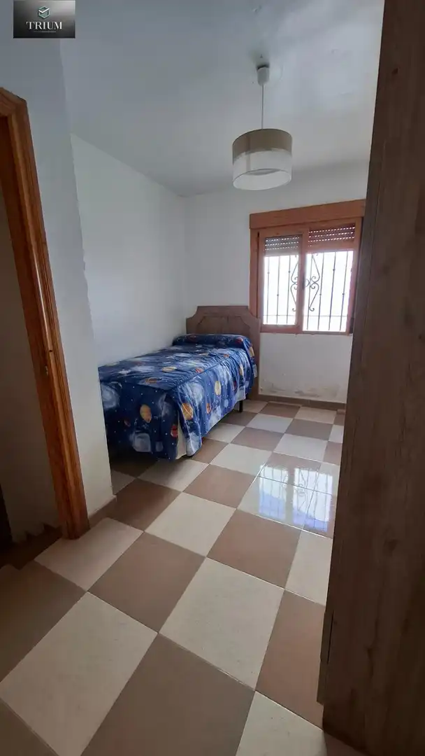 Schlafzimmer von Einfamilien-Reihenhaus zum Verkauf in Pinos Puente mit Klimaanlage
