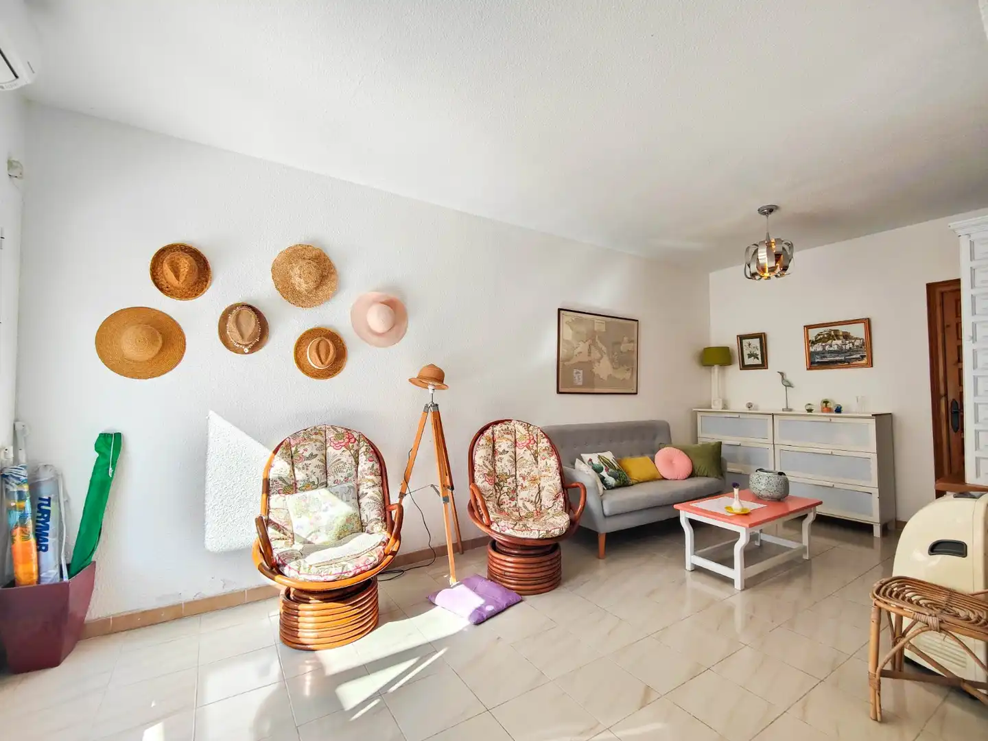 Sala de estar de Casa adosada en venta en Torrevieja con Aire acondicionado, Jardín privado y Terraza