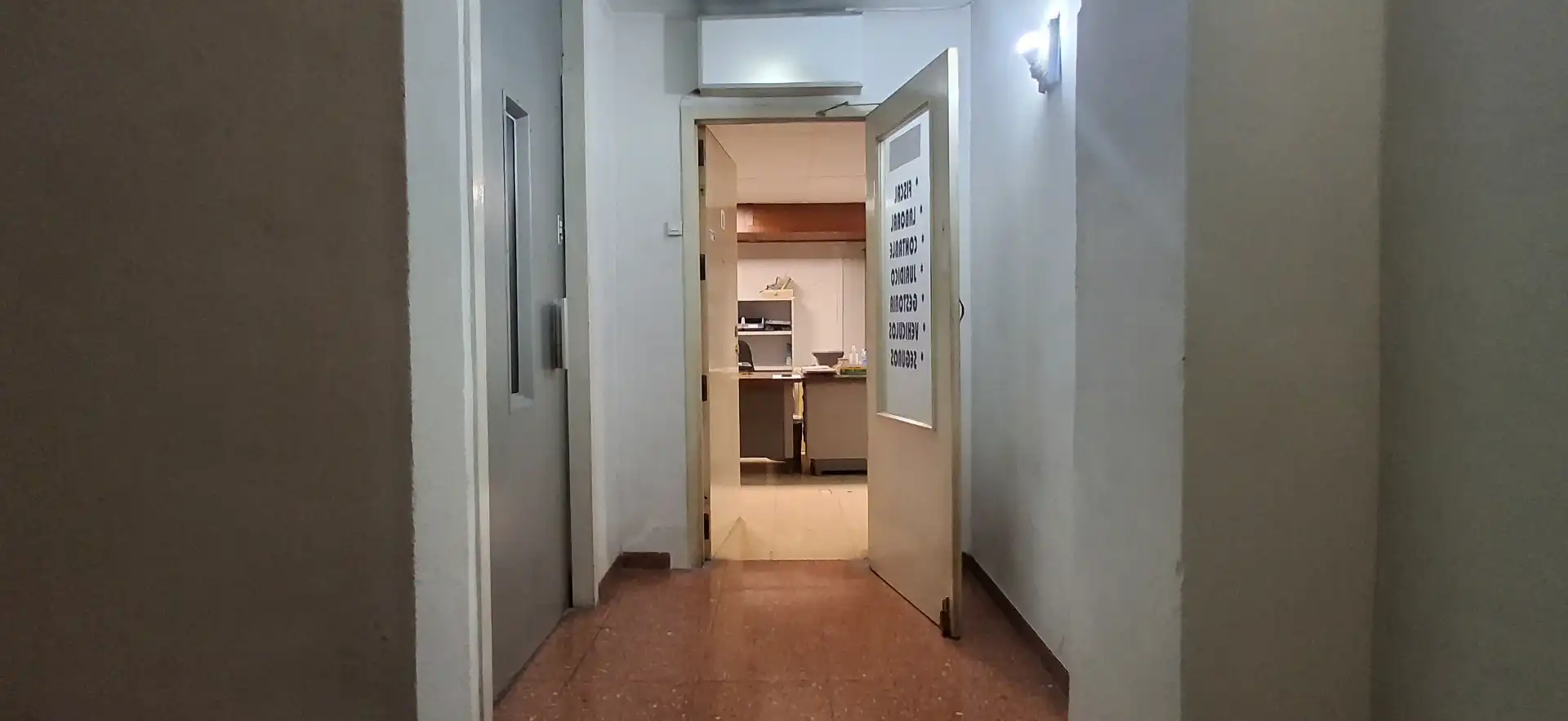 Oficina amb ascensor en venda a Carrer Reis Catòlics, imagen 2