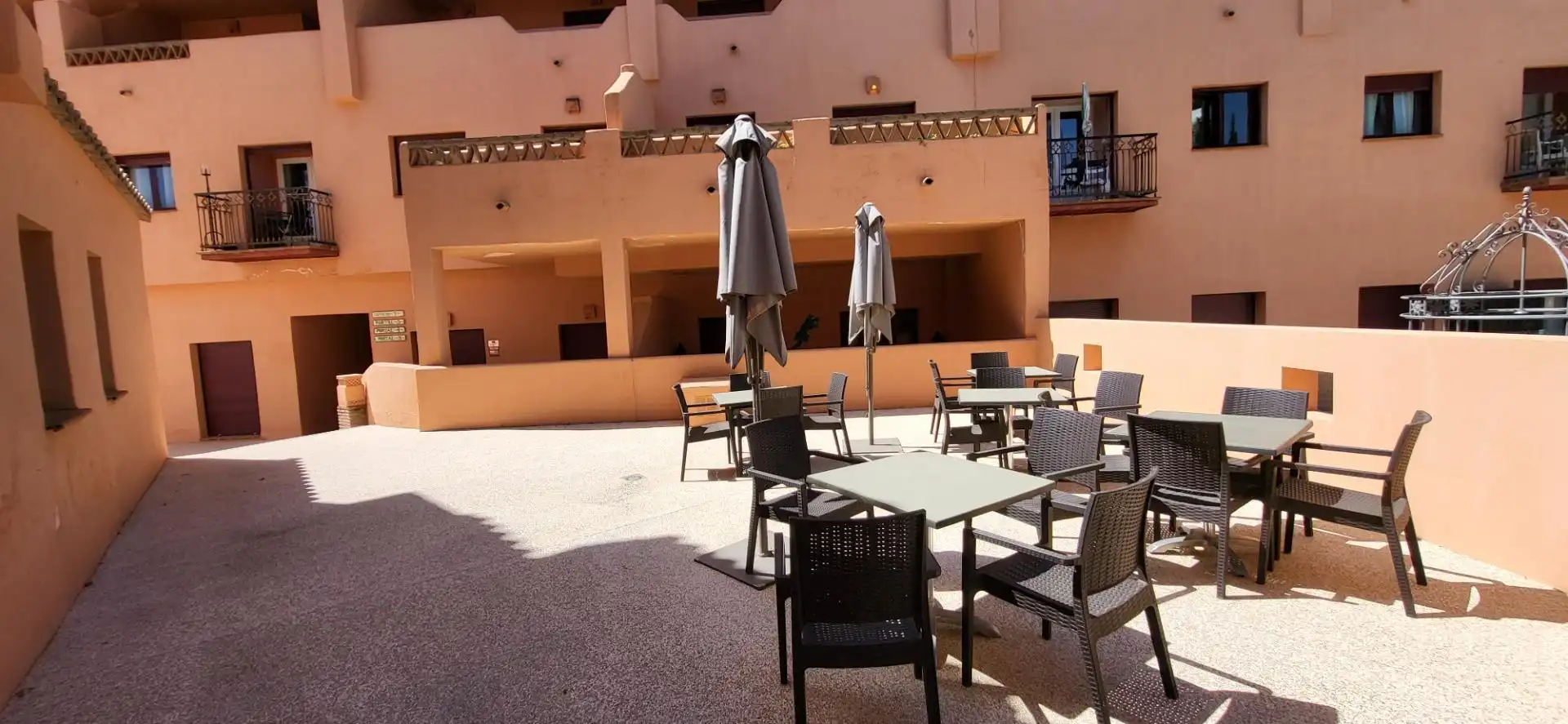 Terrassa de Apartament en venda en Benahavís amb Aire condicionat, Calefacció i Jardí privat