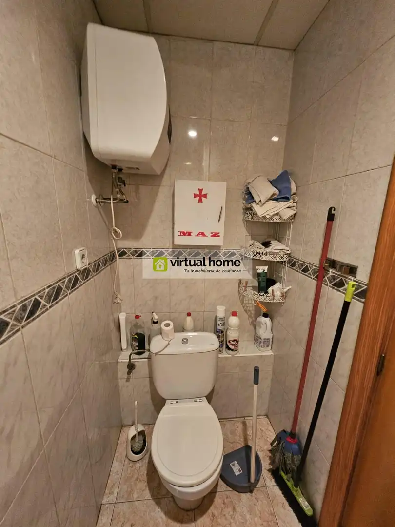 Bathroom of Commercial properties for rent in Benidorm