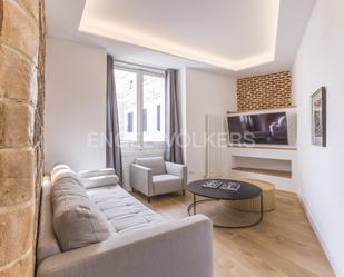 Sala d'estar de Apartament de lloguer en  Madrid Capital amb Aire condicionat, Calefacció i Moblat