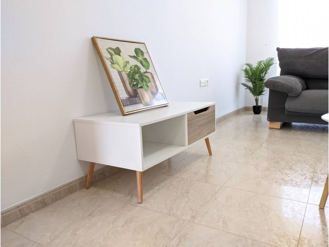 Sala d'estar de Pis de lloguer en Roquetas de Mar amb Aire condicionat i Moblat